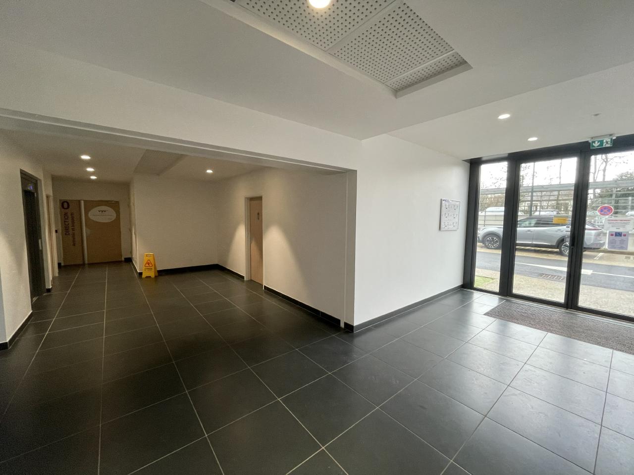 Bureau Tours 401m² Location bureau Tours Indre-et-Loire OLBUR2419703 4